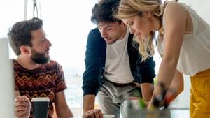 Drei Kollegen sprechen über Crowlending.