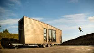 Tiny House auf Rädern (Anhänger) aus Holz