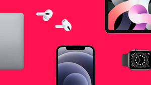 Laptop und Smartphone auf einer pinken Oberfläche