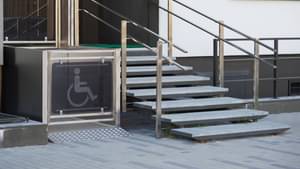 Sicht auf einen Hublift draußen