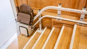 Darstellung eines eingeklappten Sitzliftes